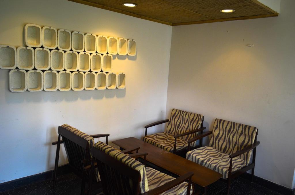 Yoho Mount Waves Hotell Colombo Exteriör bild